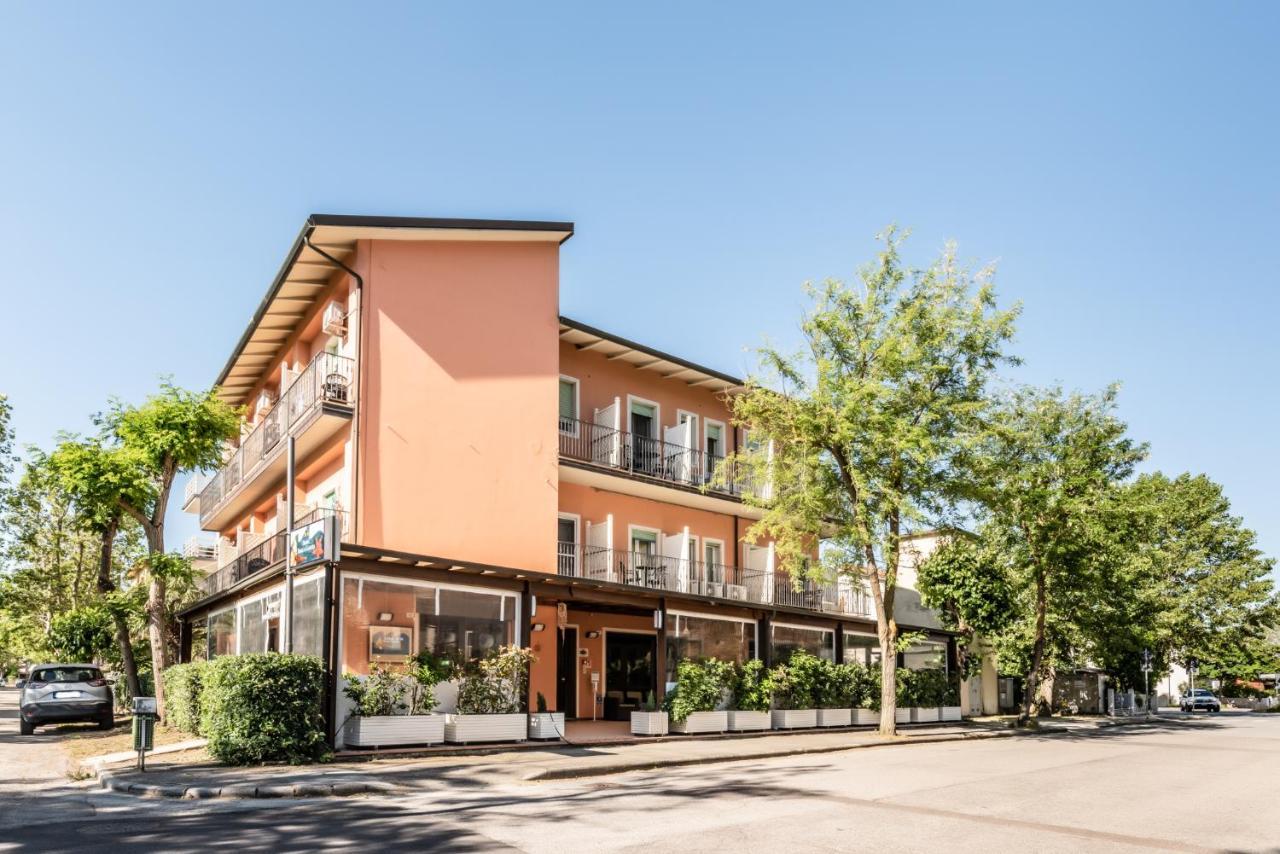 Albergo Rosa & Cosetta Casal Borsetti Exterior photo